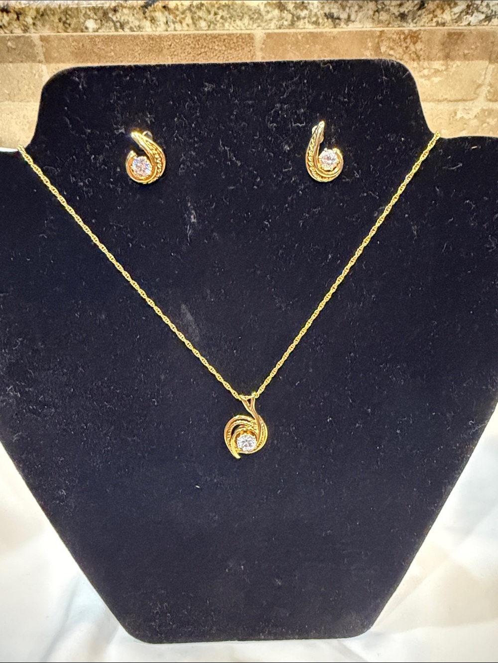 Gold Swirl Pendant Necklace and Stud Earrings Set - Women's Jewelry